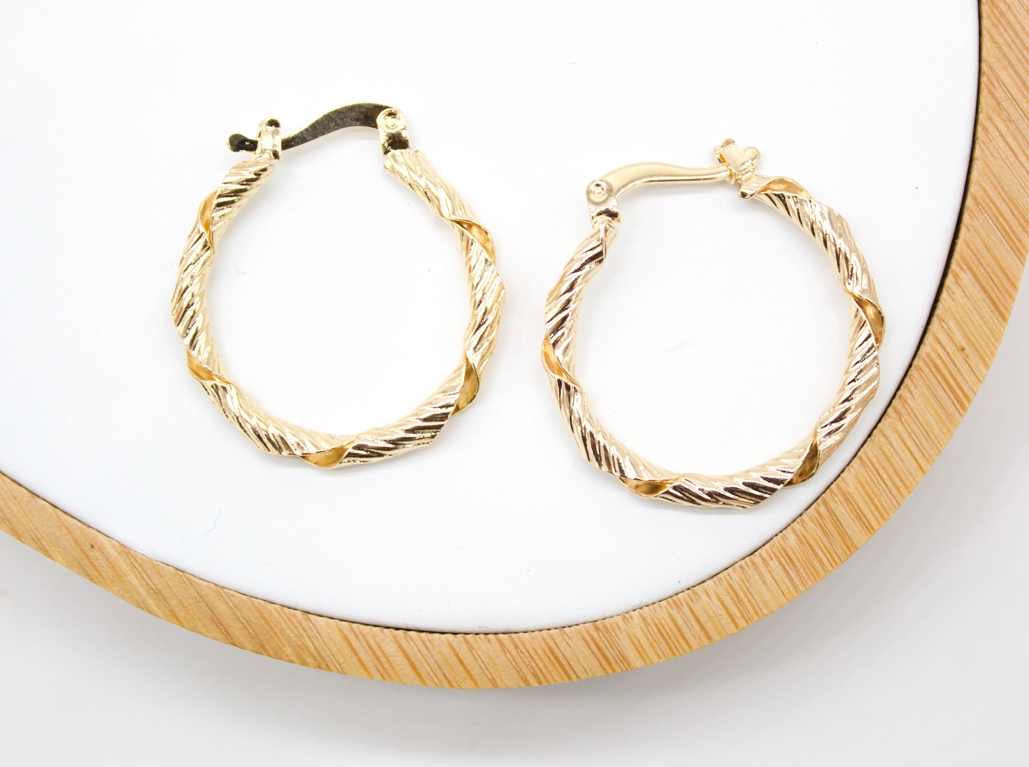 18K Gold Filled Hollow Twisted Lever back Hoop Earrings (J114A)