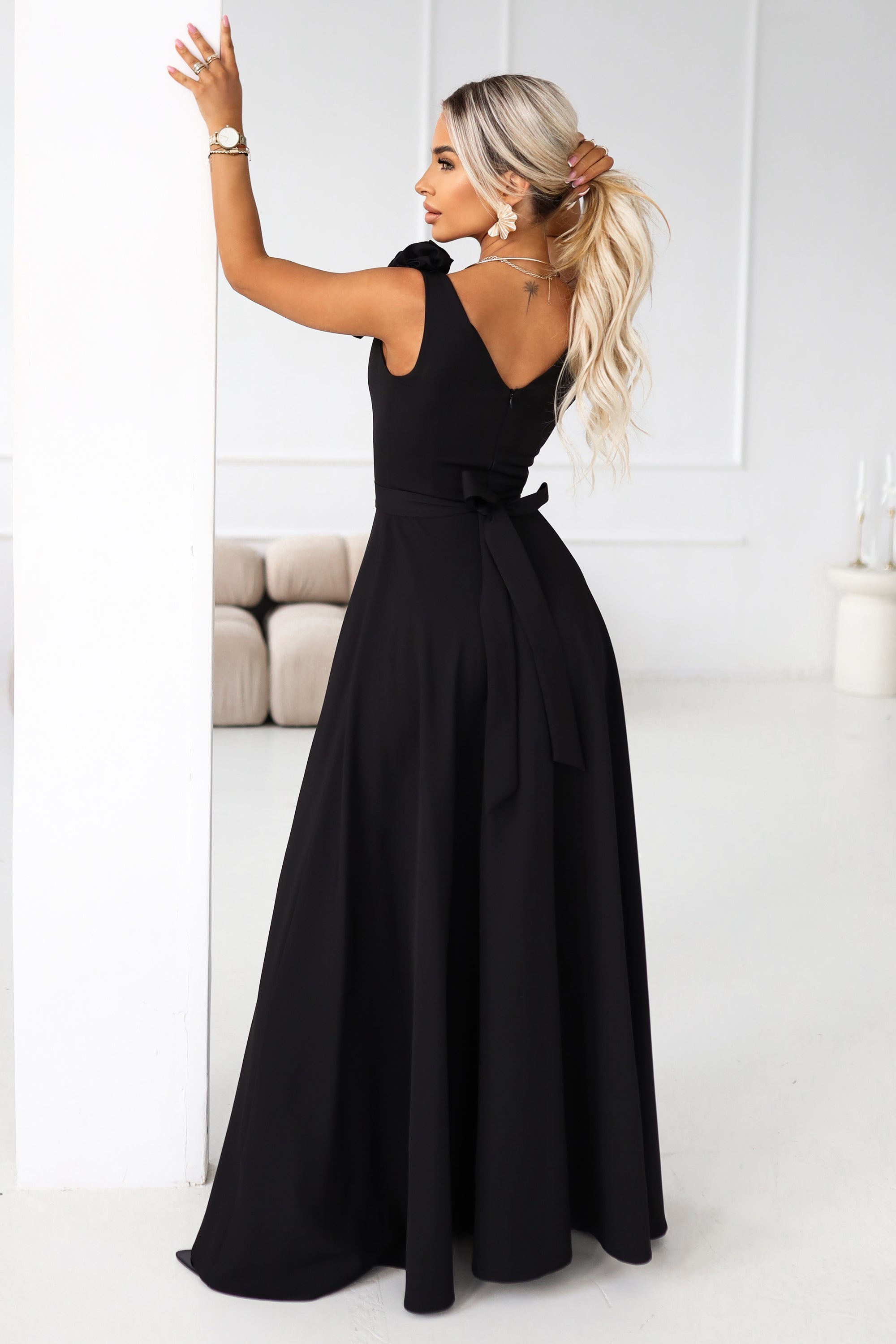 Numoco 643-2 Elegant maxi evening dress with a slit and roses - classic black