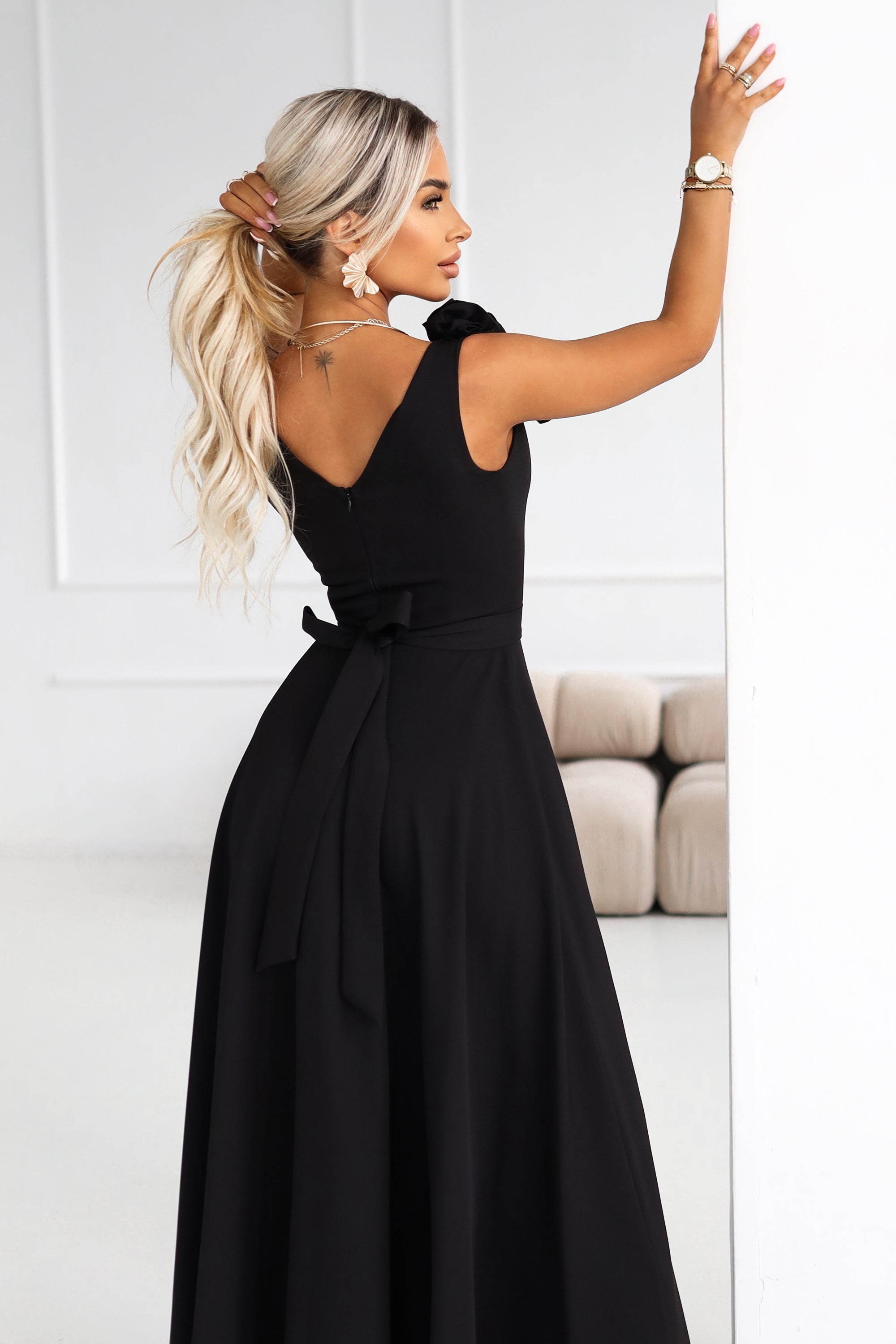 Numoco 643-2 Elegant maxi evening dress with a slit and roses - classic black