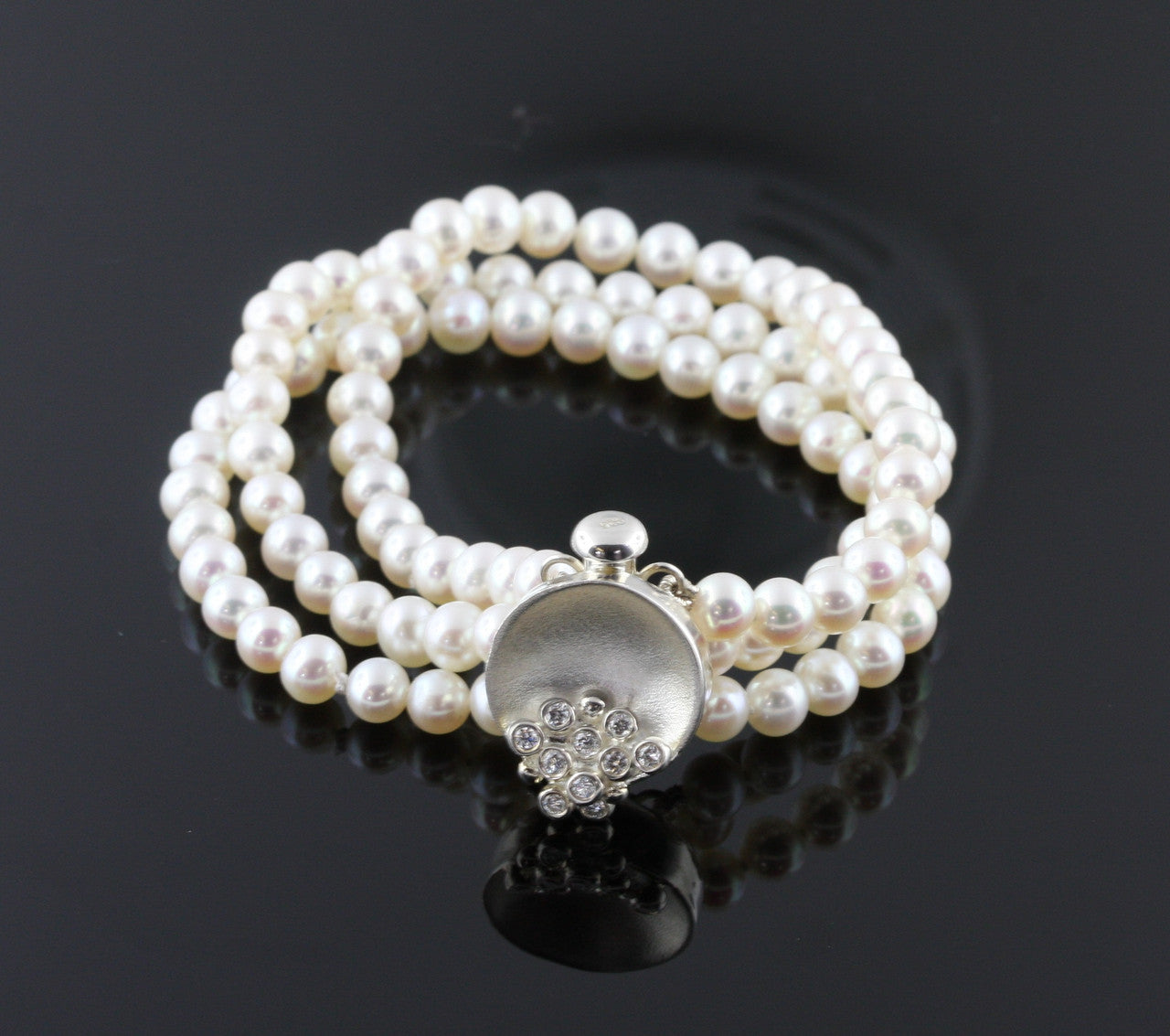 Bowl of Overflowing Diamonds on pearls-Bracelet- 18K gold