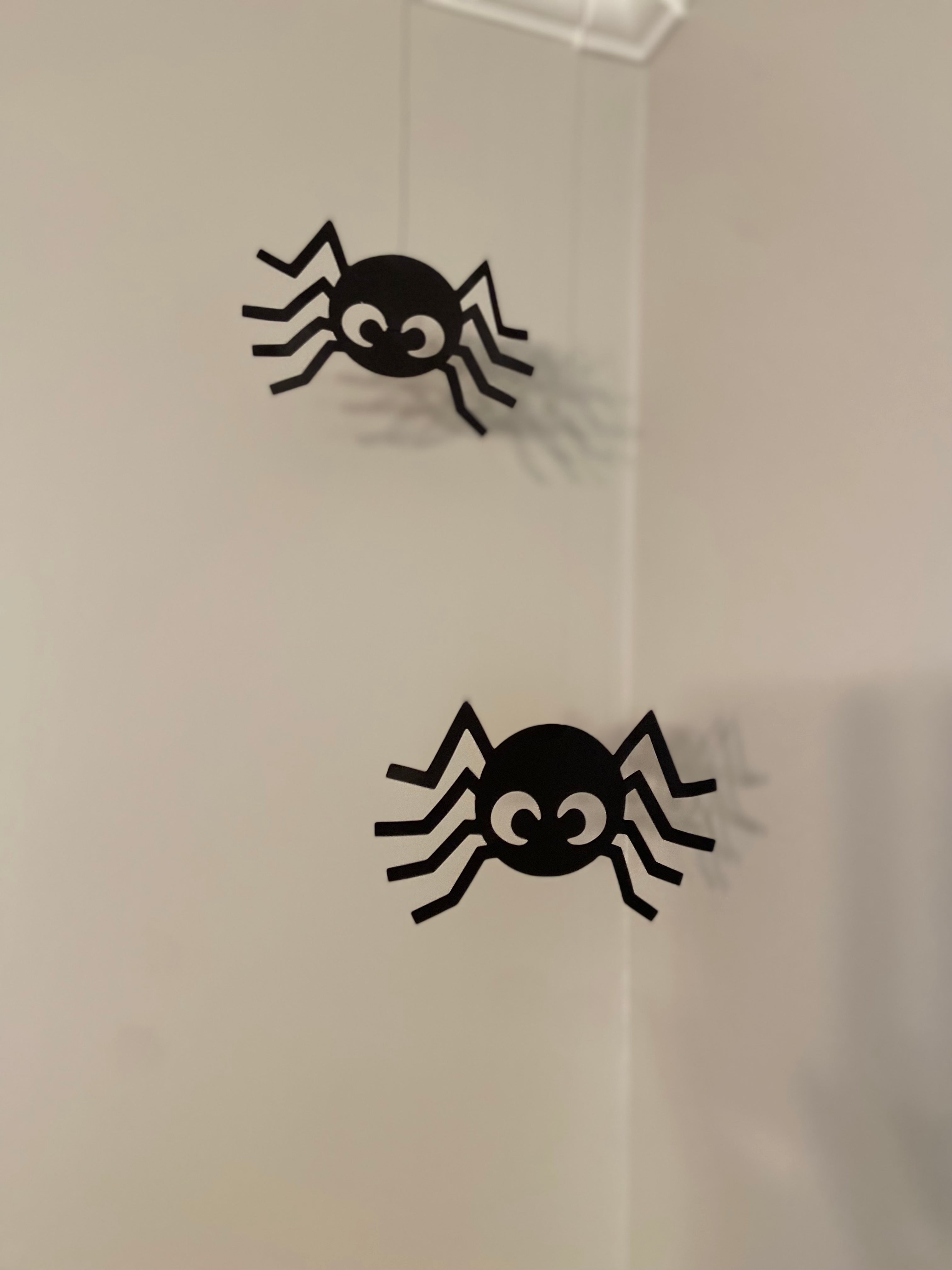 SHAPES ETC. Spider Cut-Out Large Single Color
