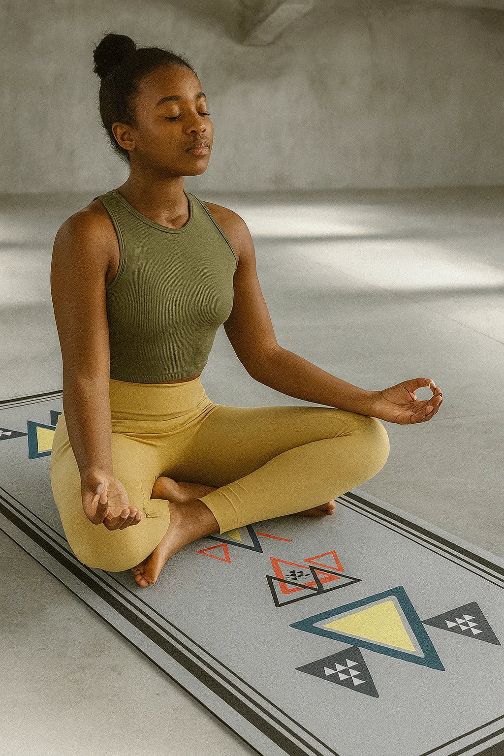 Yoga Mat | 6mm Thick | Gray | Non-Slip | Eco Friendly | Yune Yoga | Janet