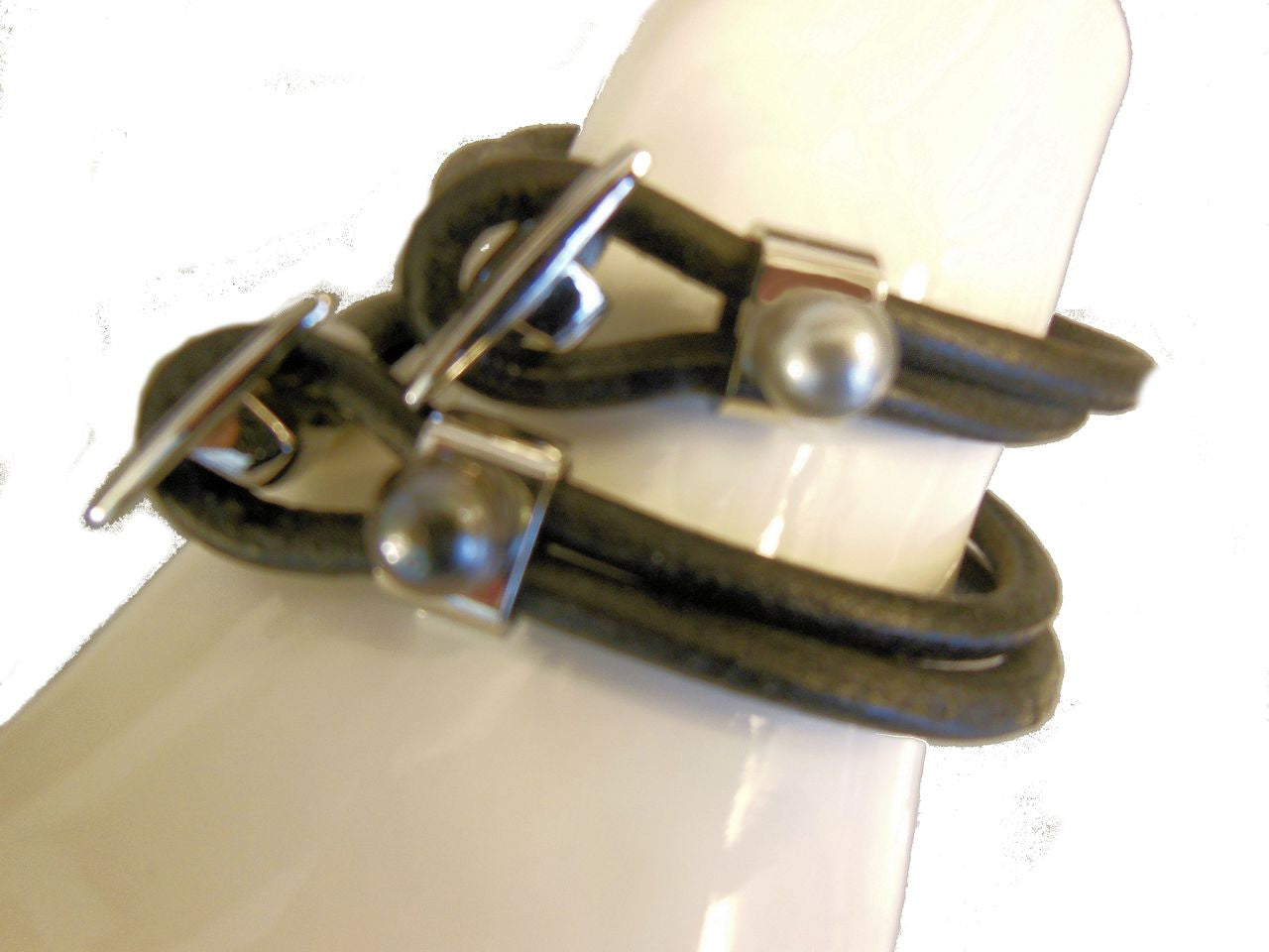 Tahitian Pearl on leather- unisex bracelet