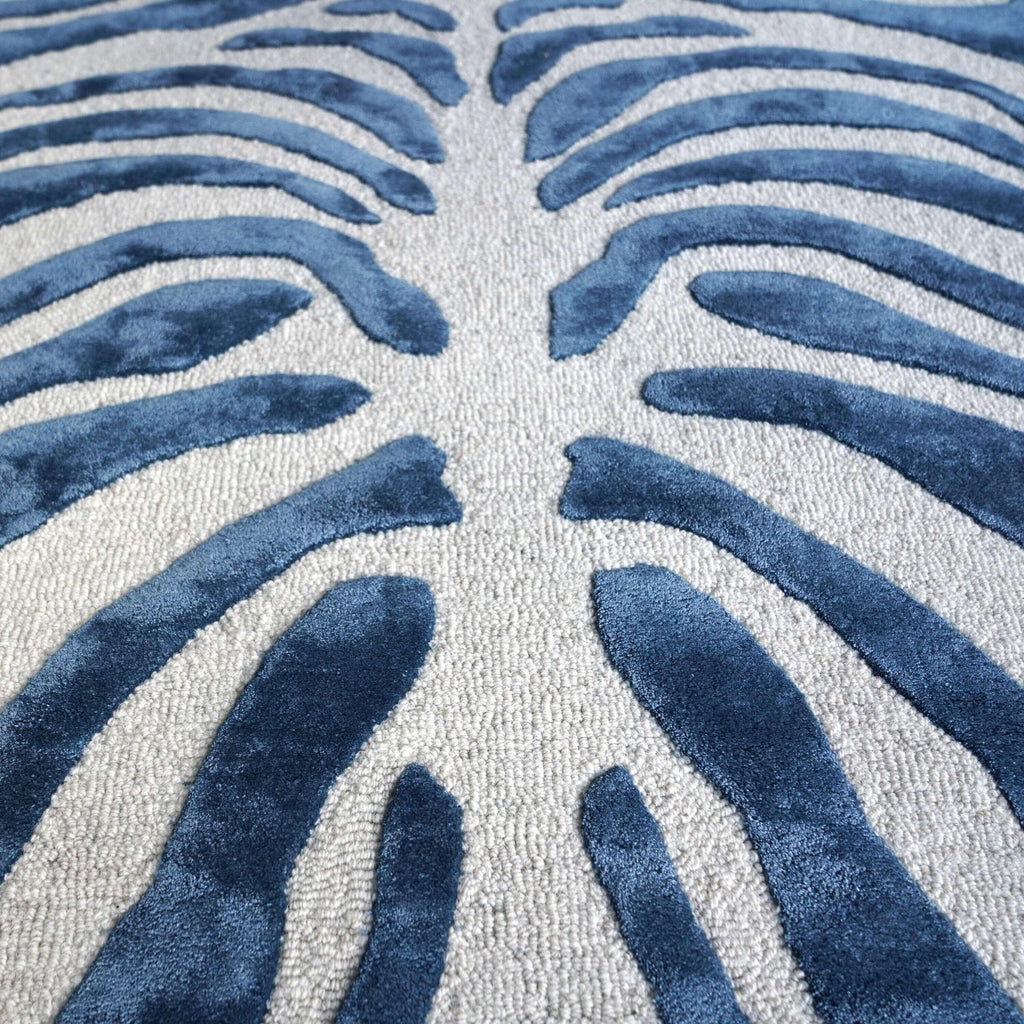 Canvello Bamboo Silk Rug, New Apartment Gift, Floorcloth, TIGER Printed Rug, Minimalist Blue And White Panther Style Transitional WOOL RUG 5X8 ft