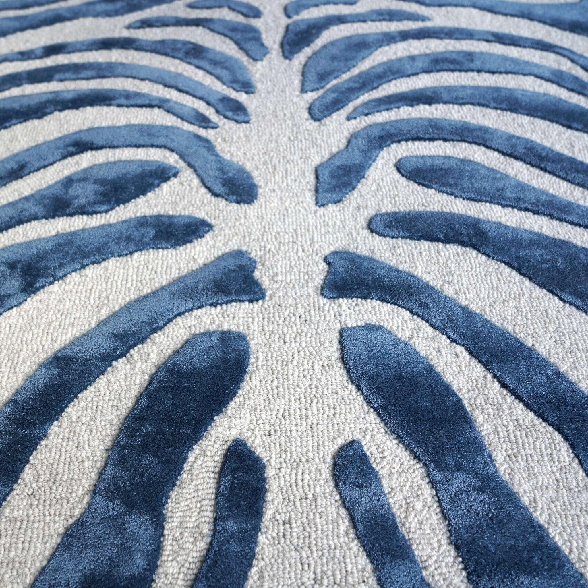 Canvello Bamboo Silk Rug, New Apartment Gift, Floorcloth, TIGER Printed Rug, Minimalist Blue And White Panther Style Transitional WOOL RUG 5X8 ft